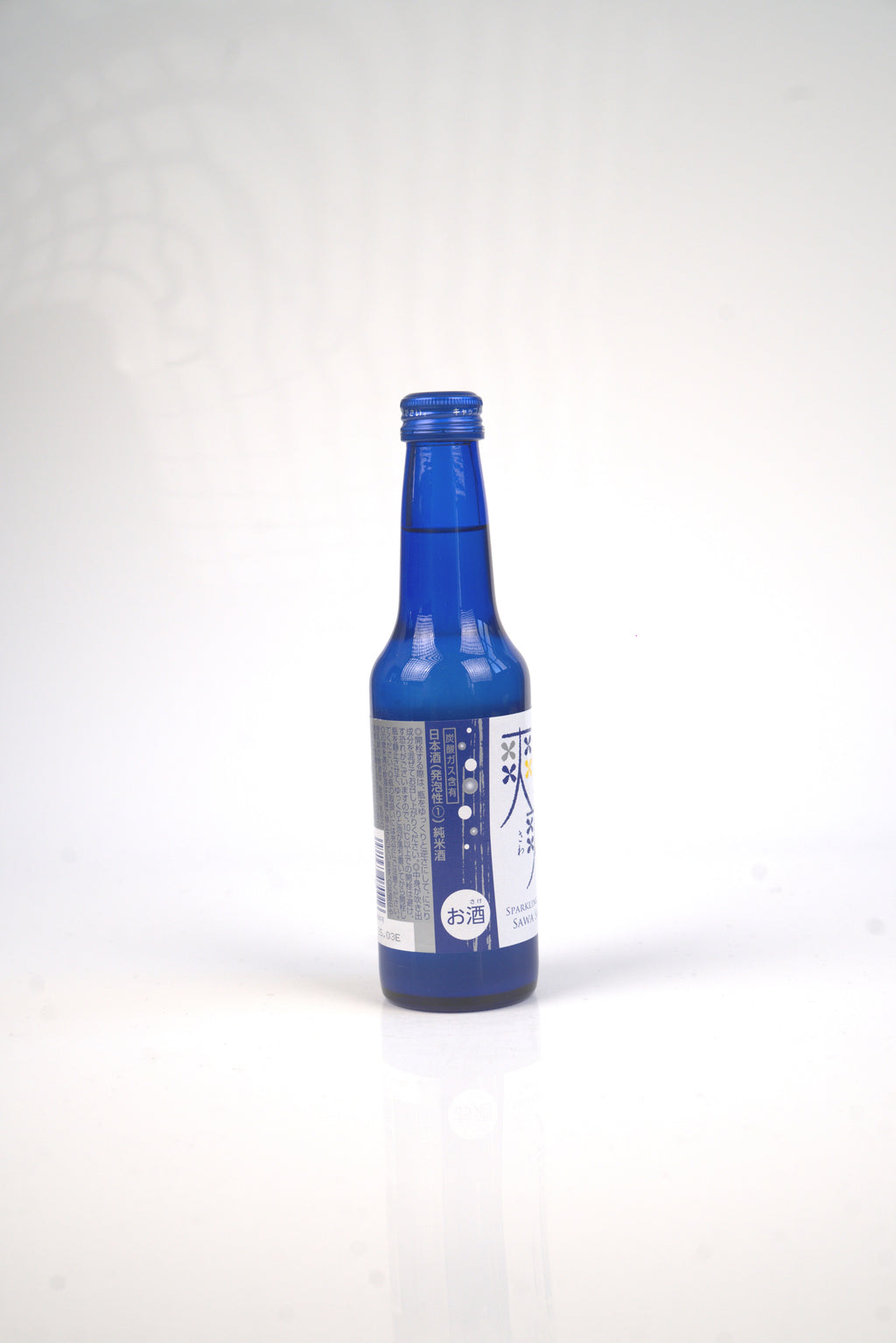 Sake japonais bouteille bleue